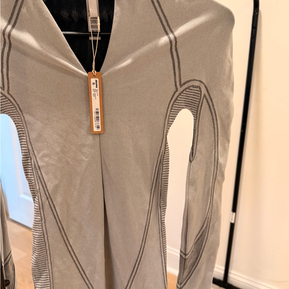 SKIMS Light Gray Long Sleeve first layer ski Bodysuit - Picture 8 of 8